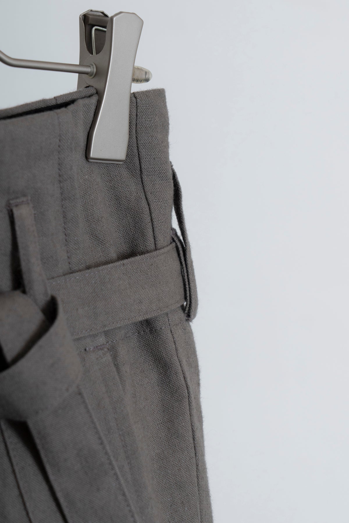 The Belted Hollywood Trousers - Greige