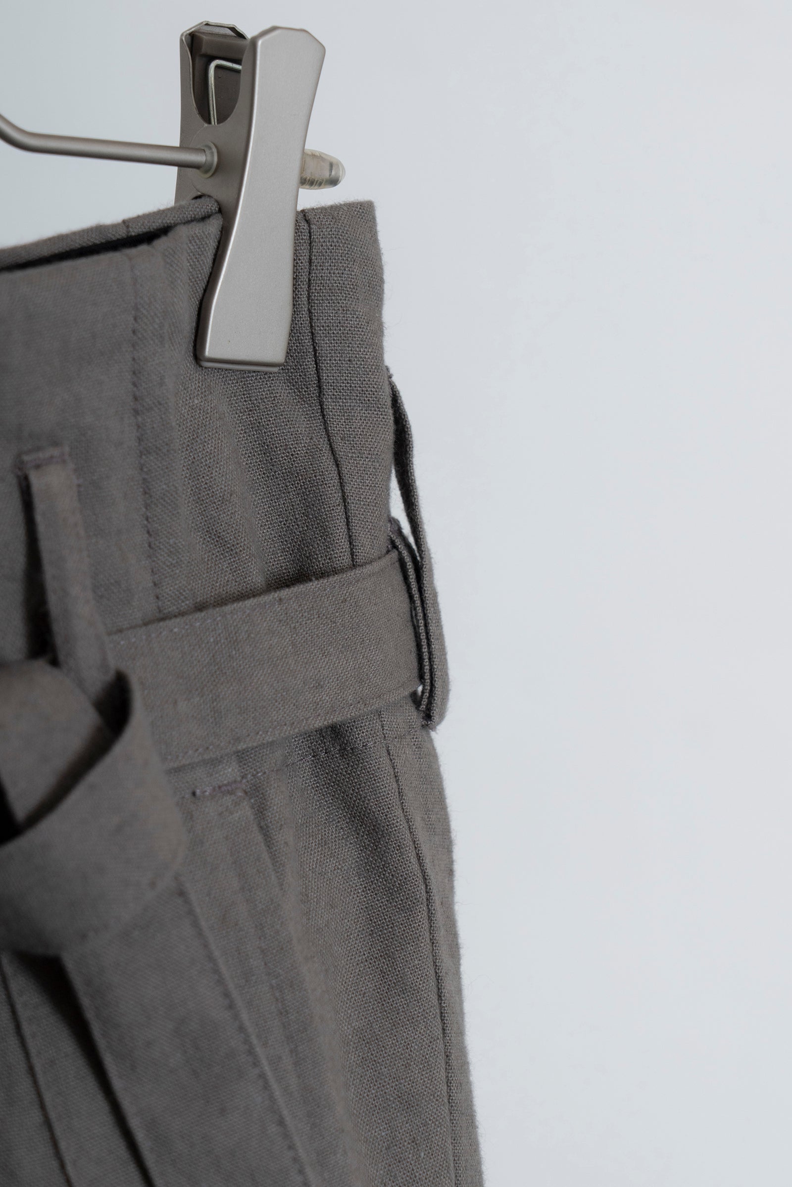 The Belted Hollywood Trousers - Greige