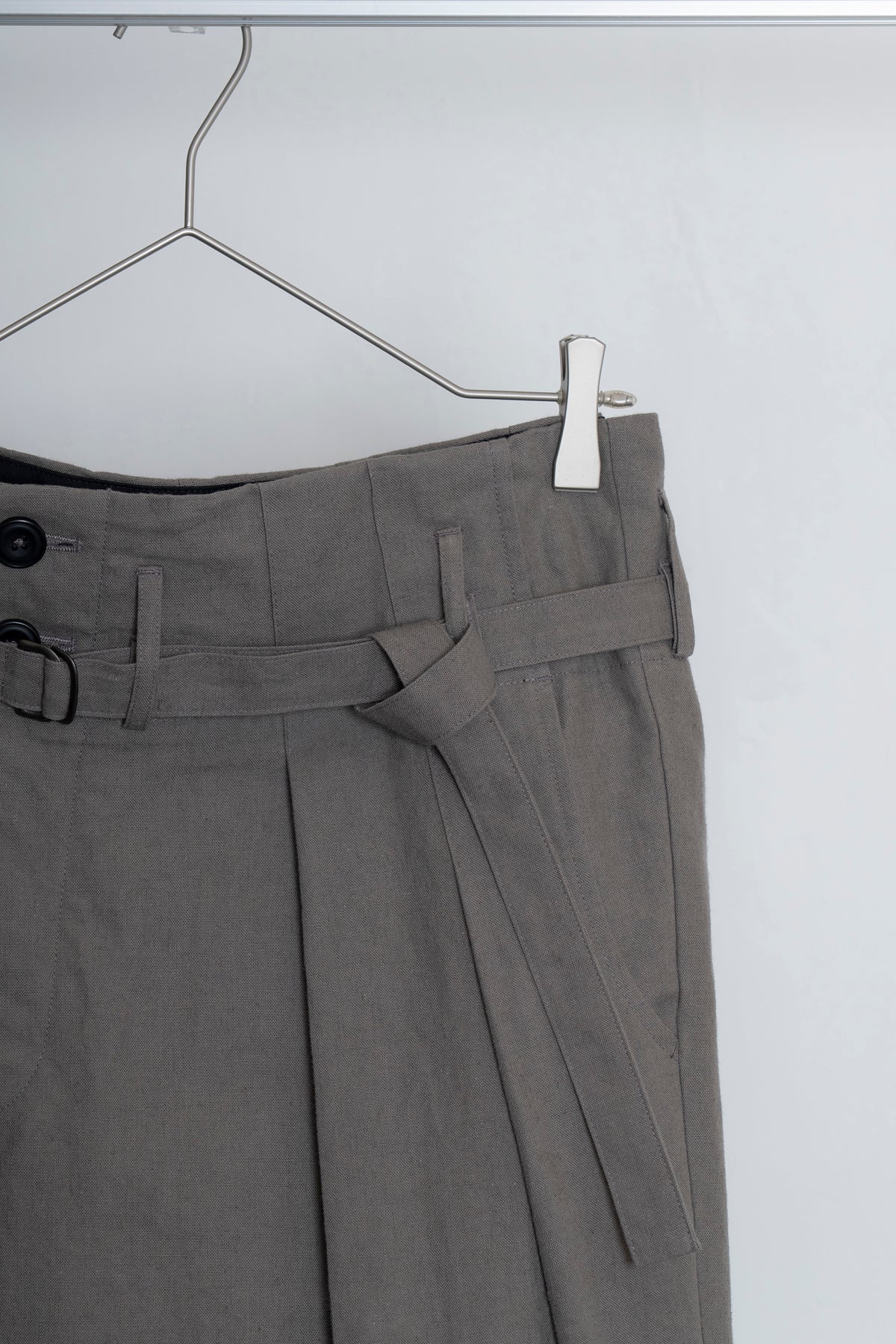 The Belted Hollywood Trousers - Greige
