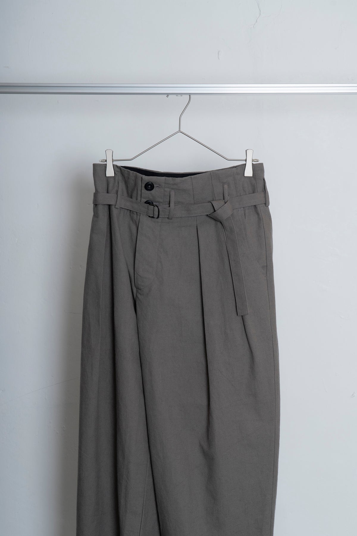 The Belted Hollywood Trousers - Greige