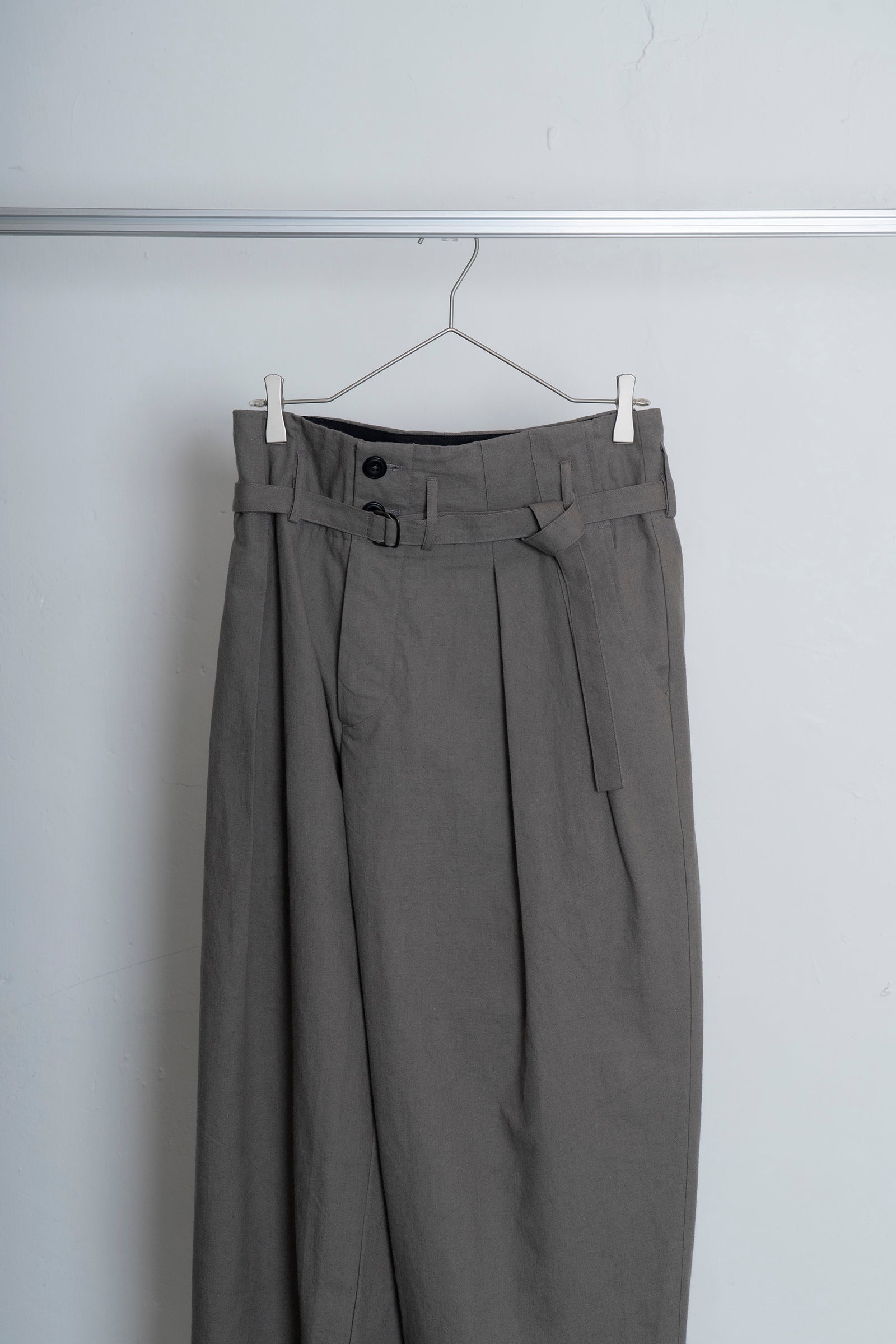 The Belted Hollywood Trousers - Greige