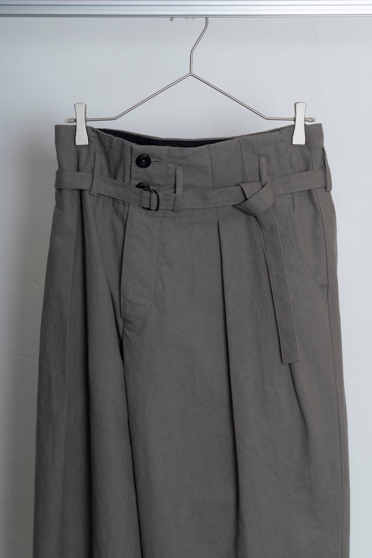 The Belted Hollywood Trousers - Greige