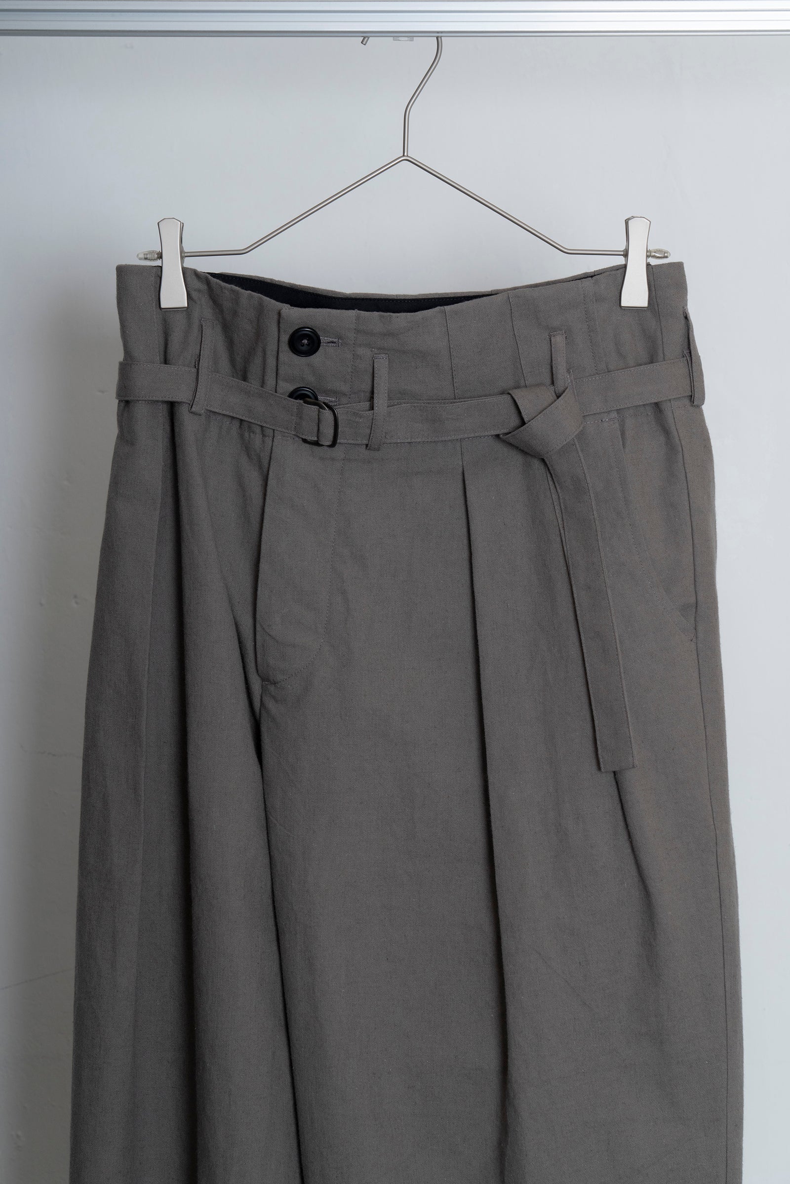 The Belted Hollywood Trousers - Greige