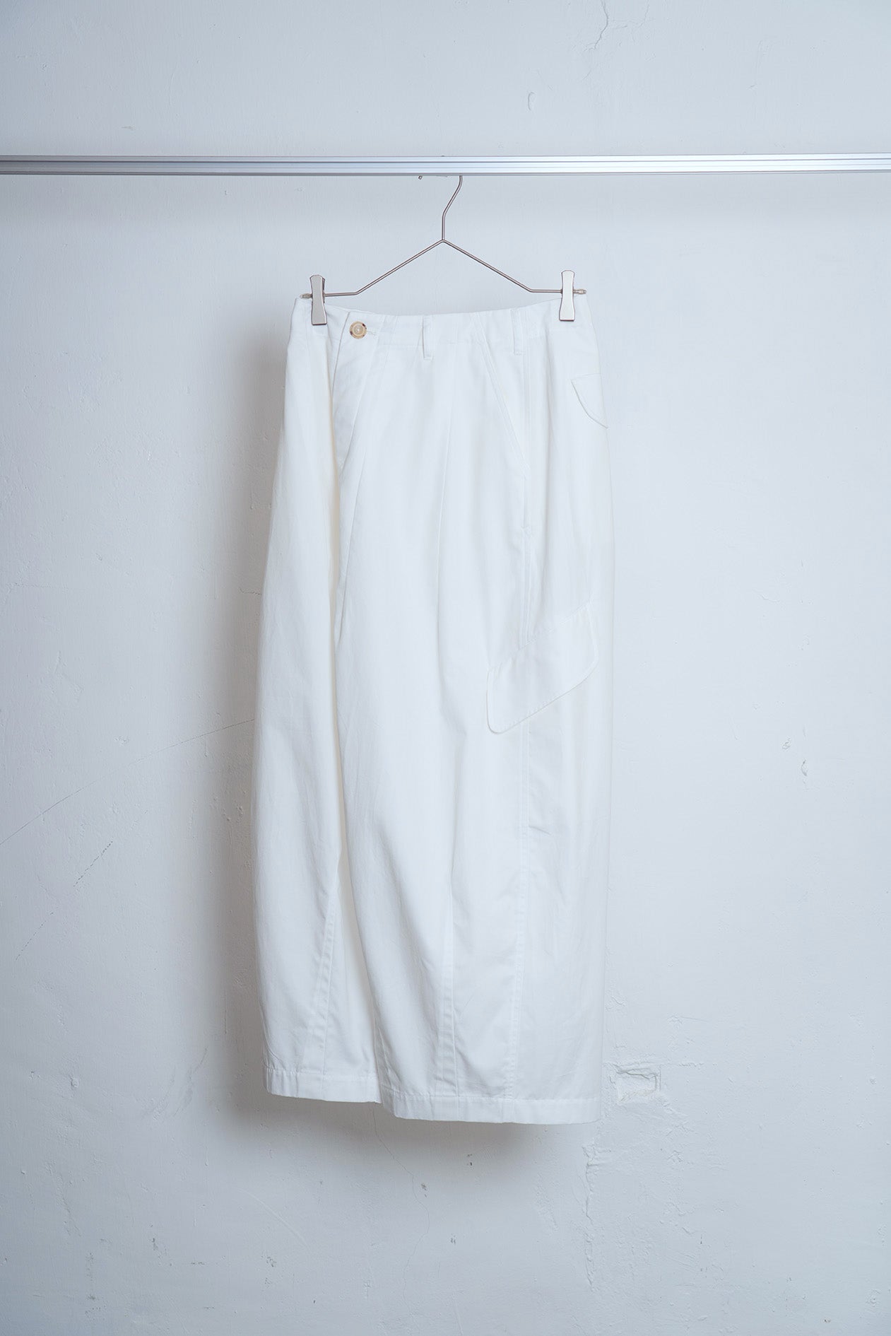 The Cargo - White