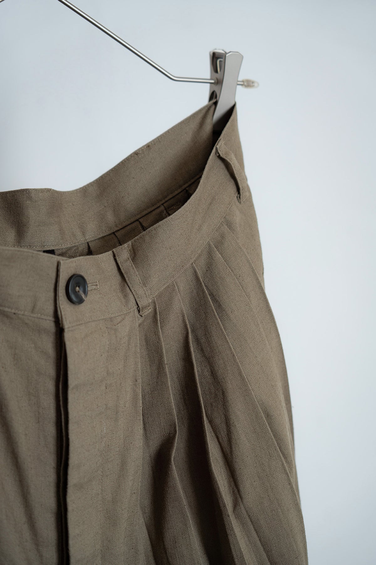 The Pleaty Trousers - Khaki