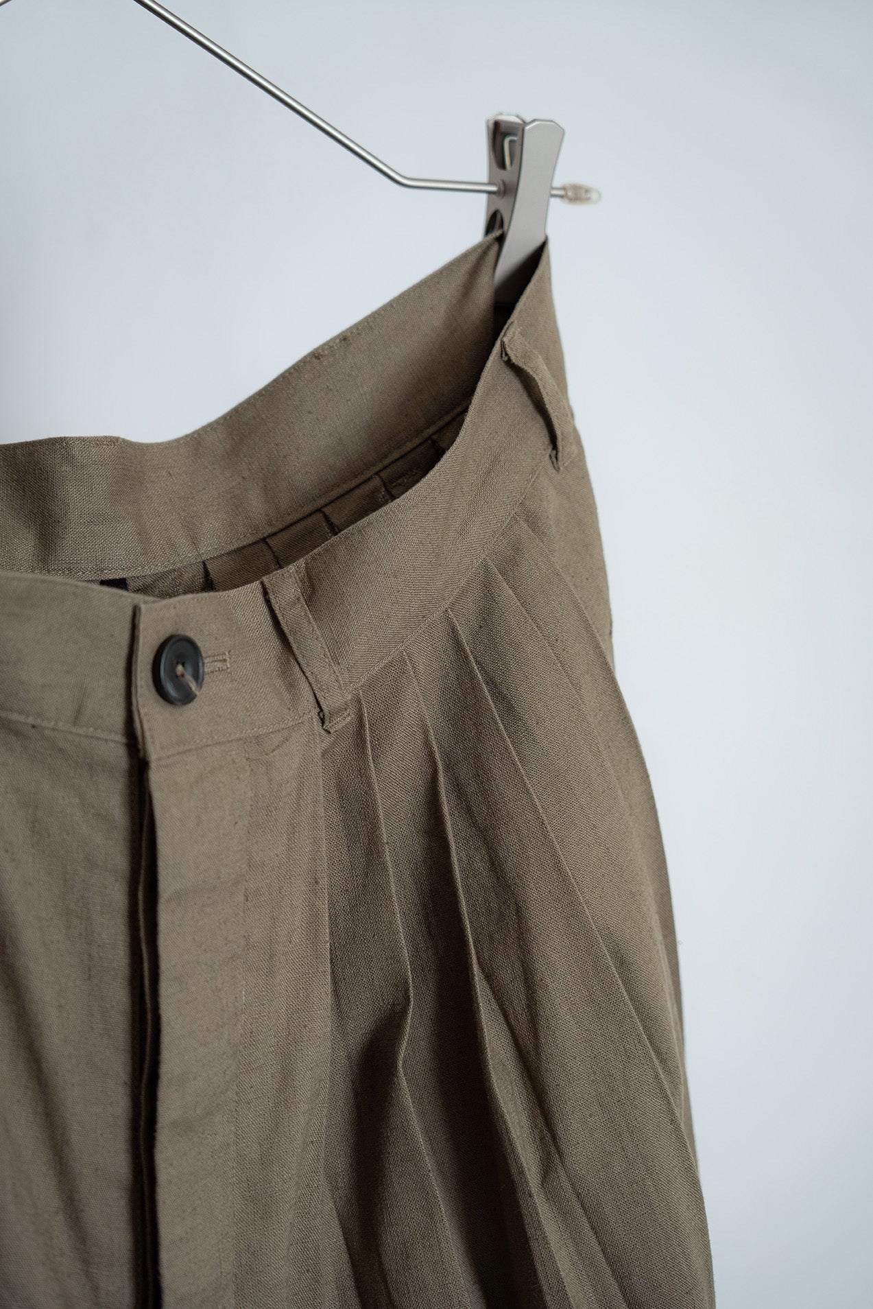 The Pleaty Trousers - Khaki