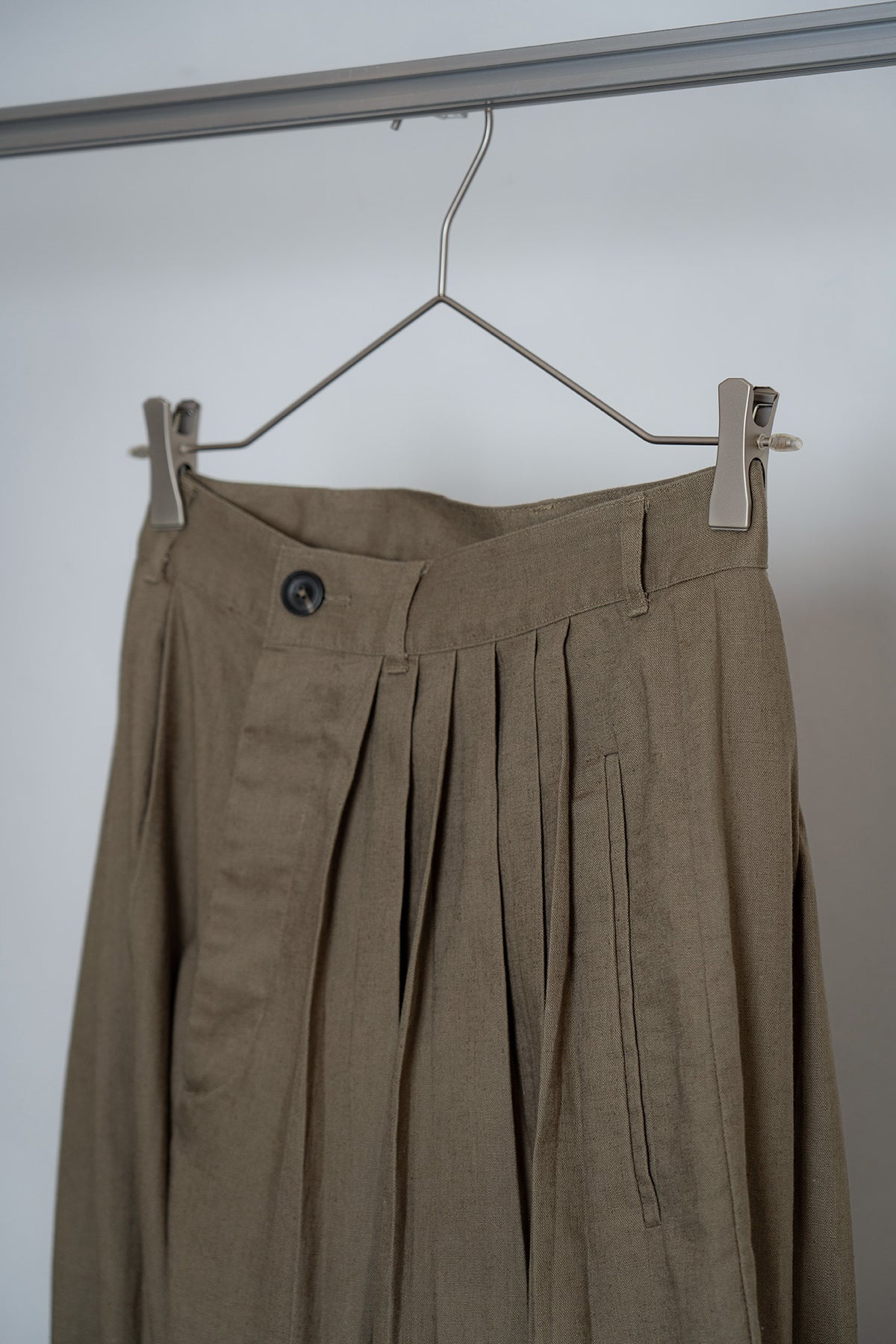 The Pleaty Trousers - Khaki