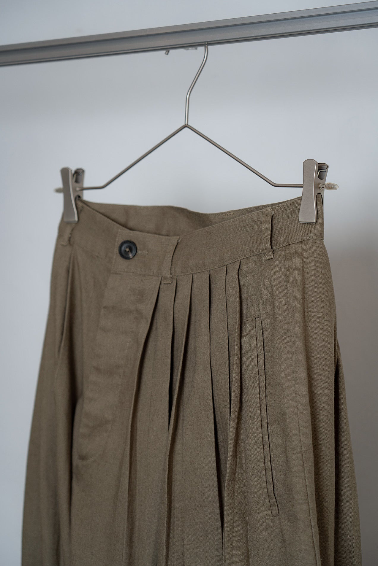 The Pleaty Trousers - Khaki