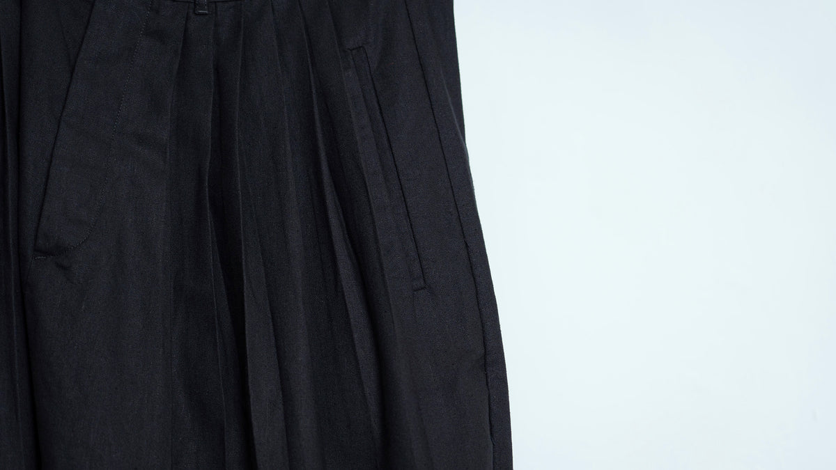 The Pleaty Trousers - Black