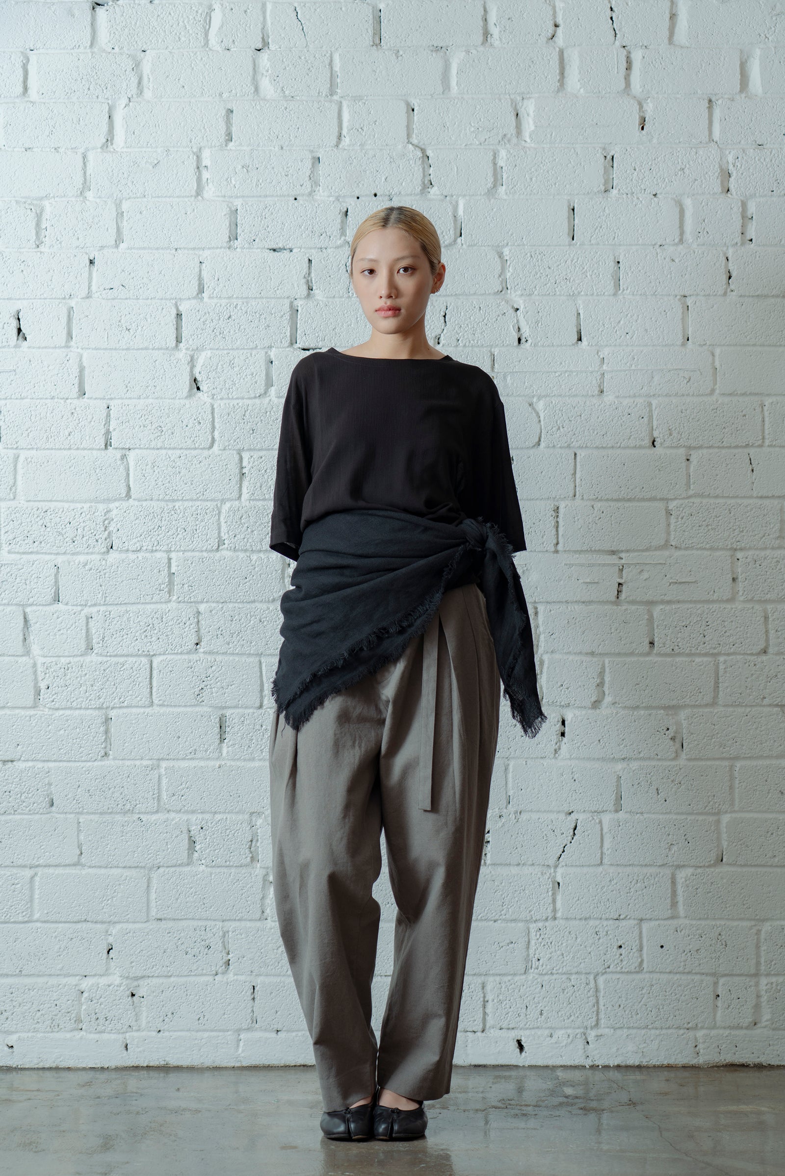 The Belted Hollywood Trousers - Greige