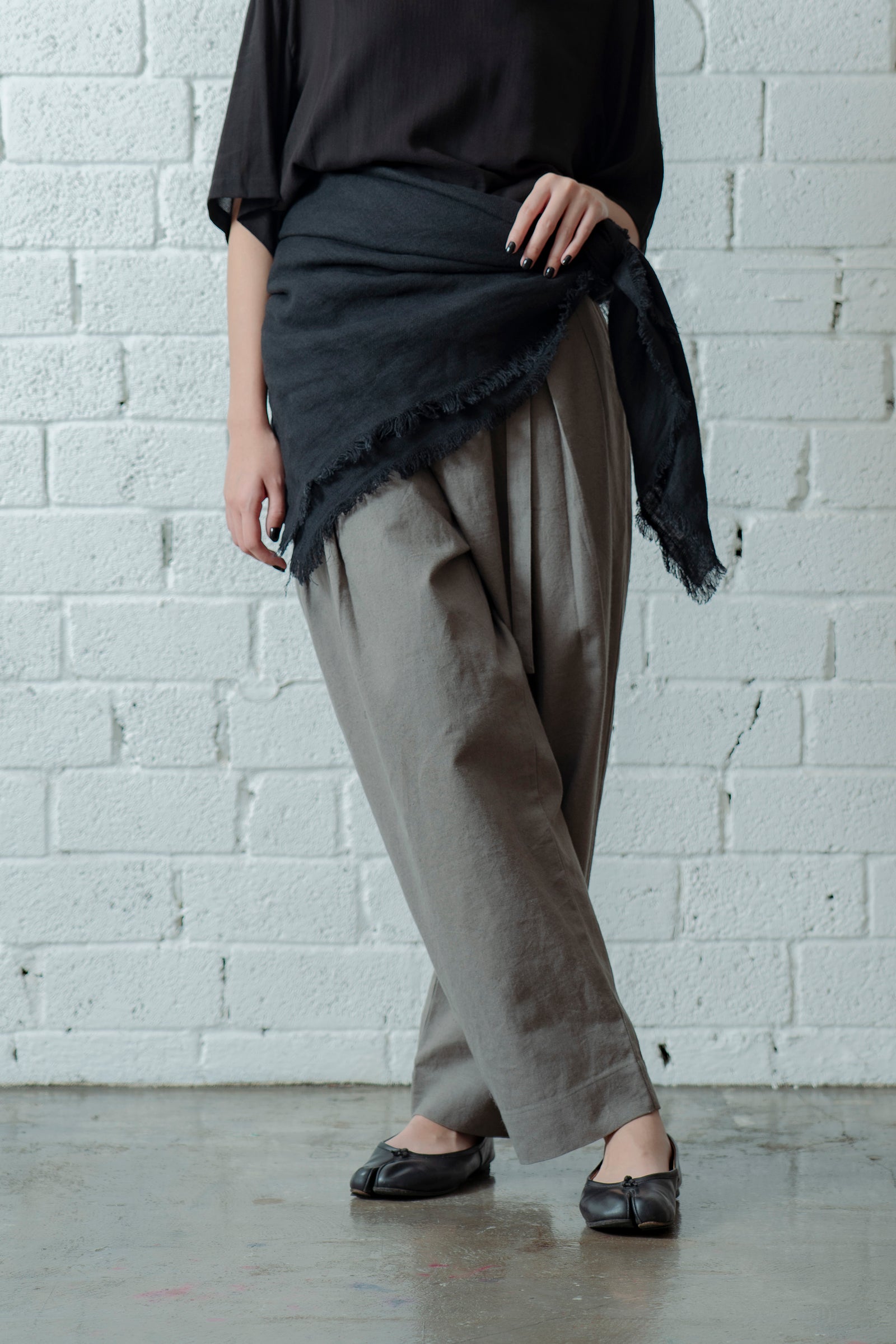 The Linen Scarf - Black