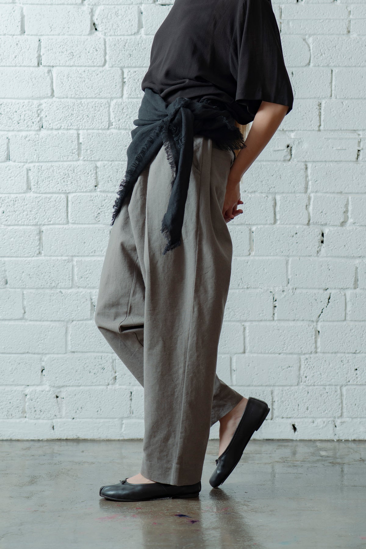 The Belted Hollywood Trousers - Greige