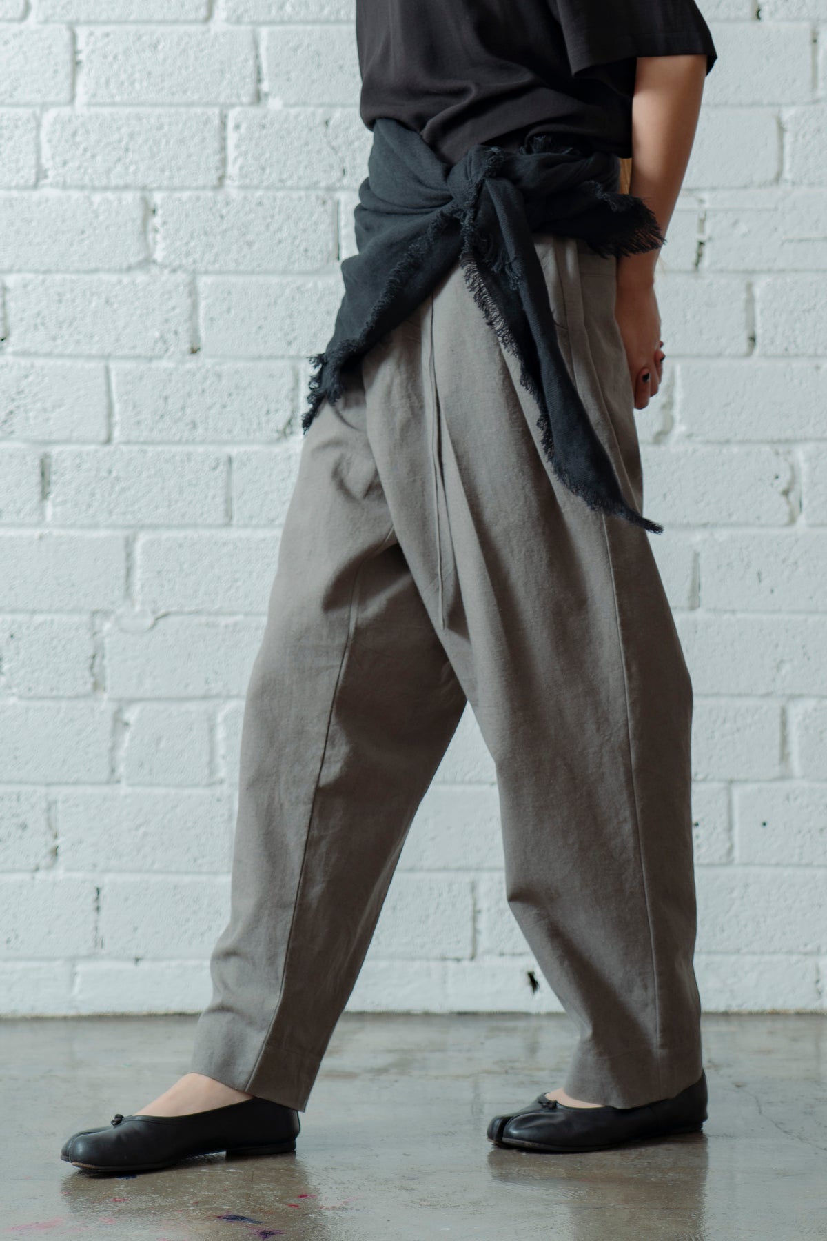The Belted Hollywood Trousers - Greige
