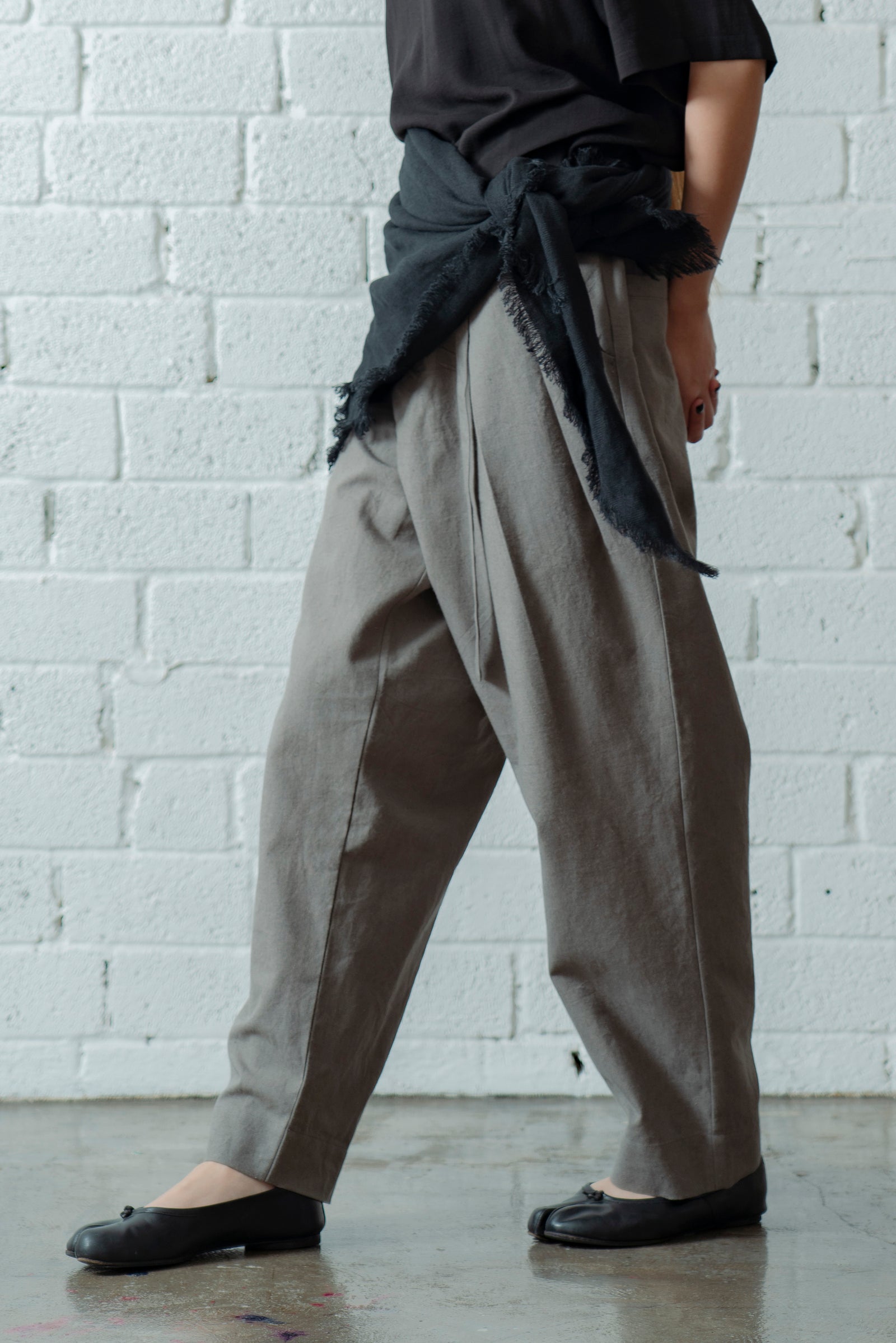 The Belted Hollywood Trousers - Greige