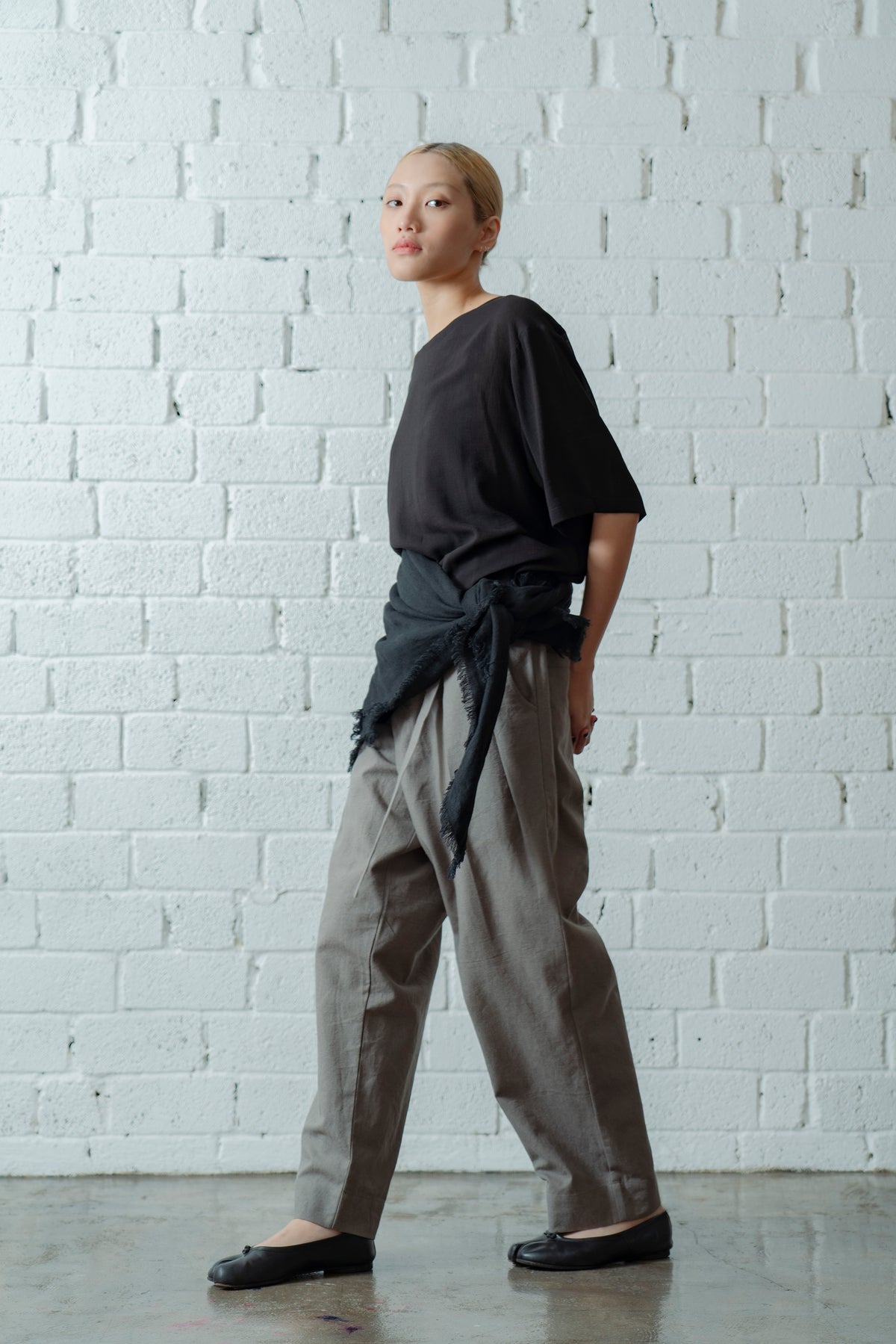 The Belted Hollywood Trousers - Greige