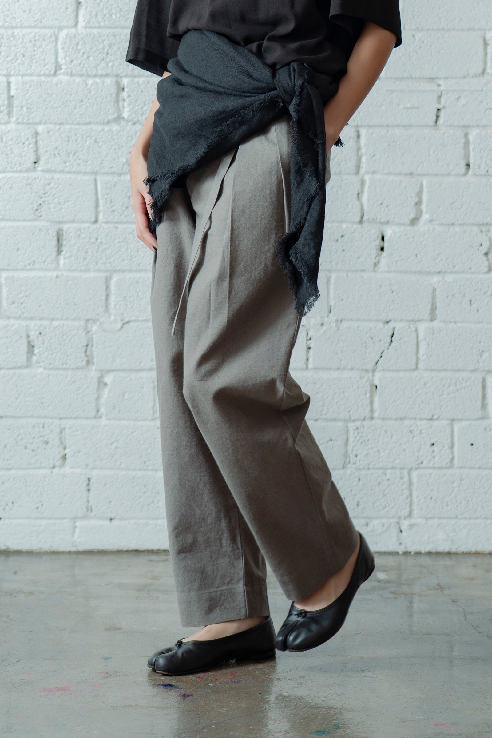 The Belted Hollywood Trousers - Greige