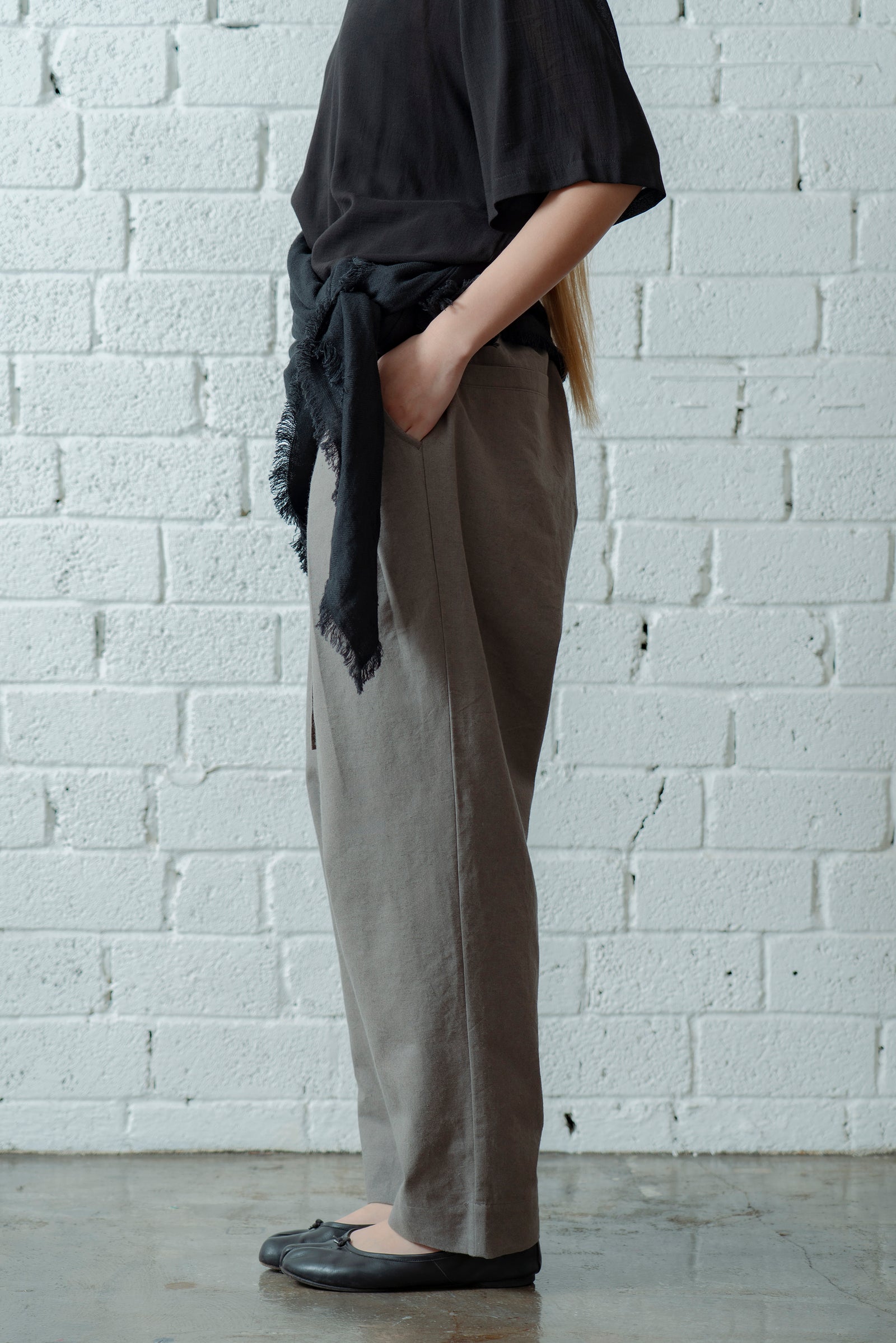 The Belted Hollywood Trousers - Greige
