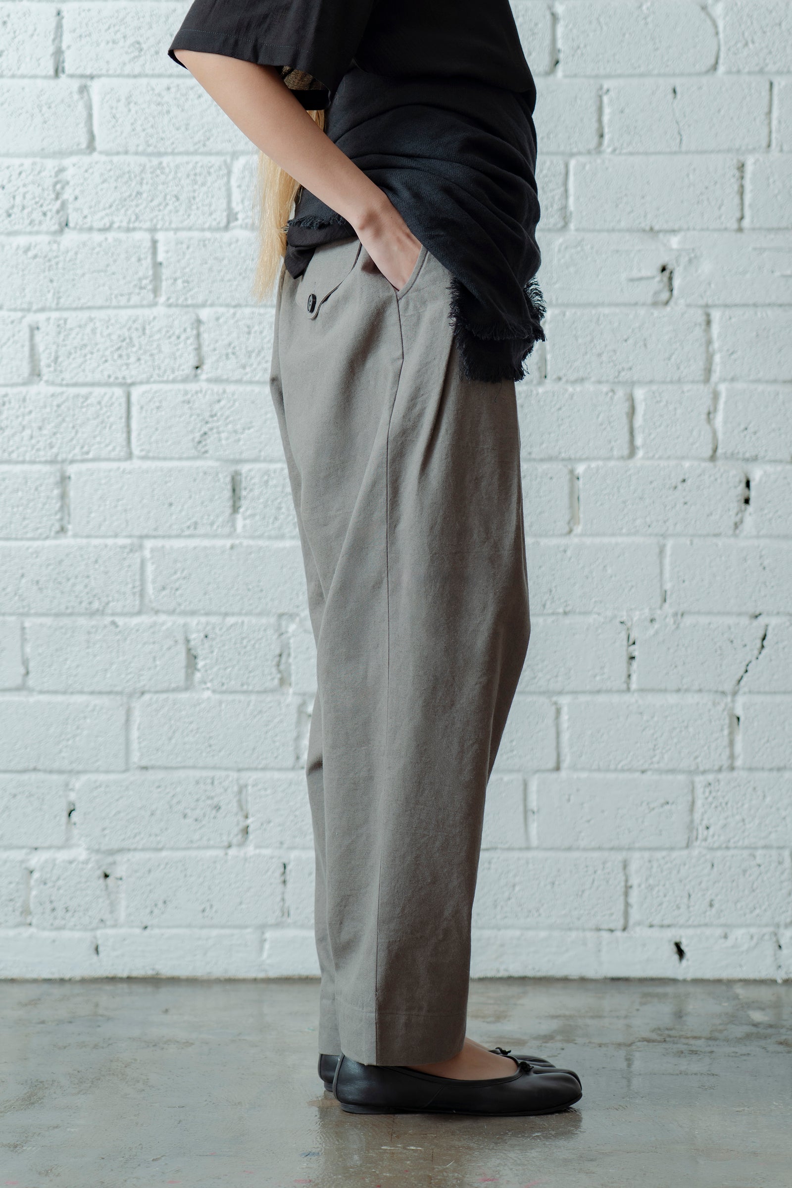 The Belted Hollywood Trousers - Greige