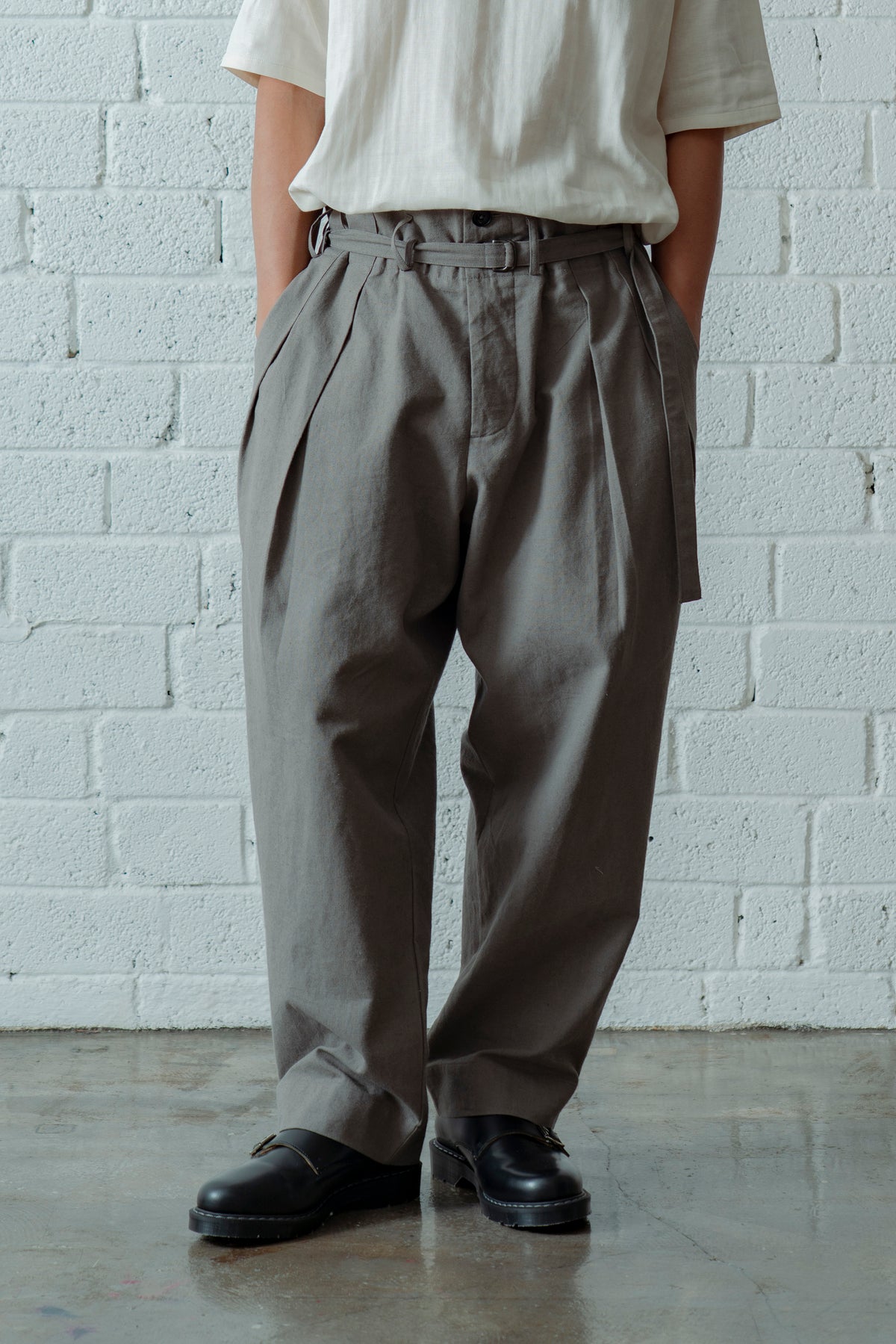 The Belted Hollywood Trousers - Greige