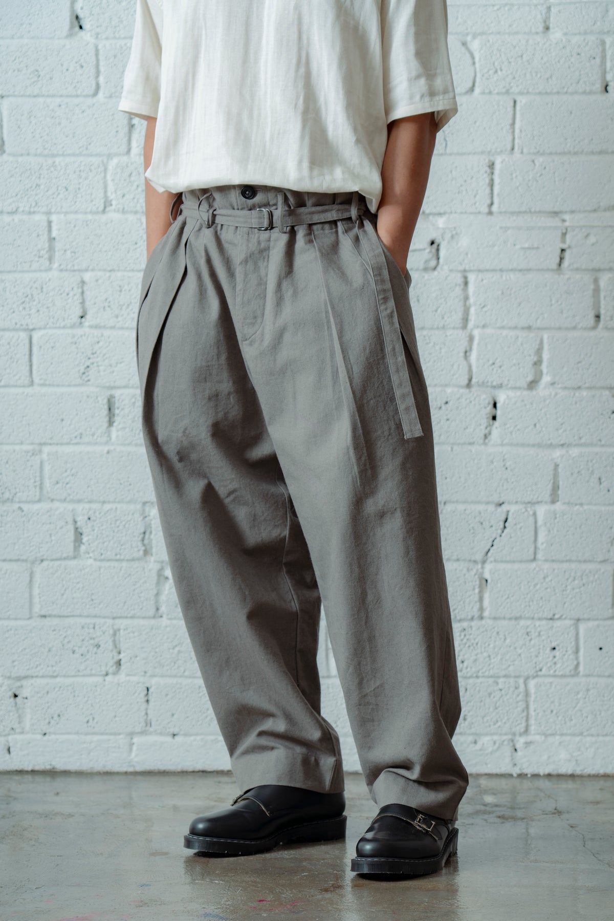 The Belted Hollywood Trousers - Greige