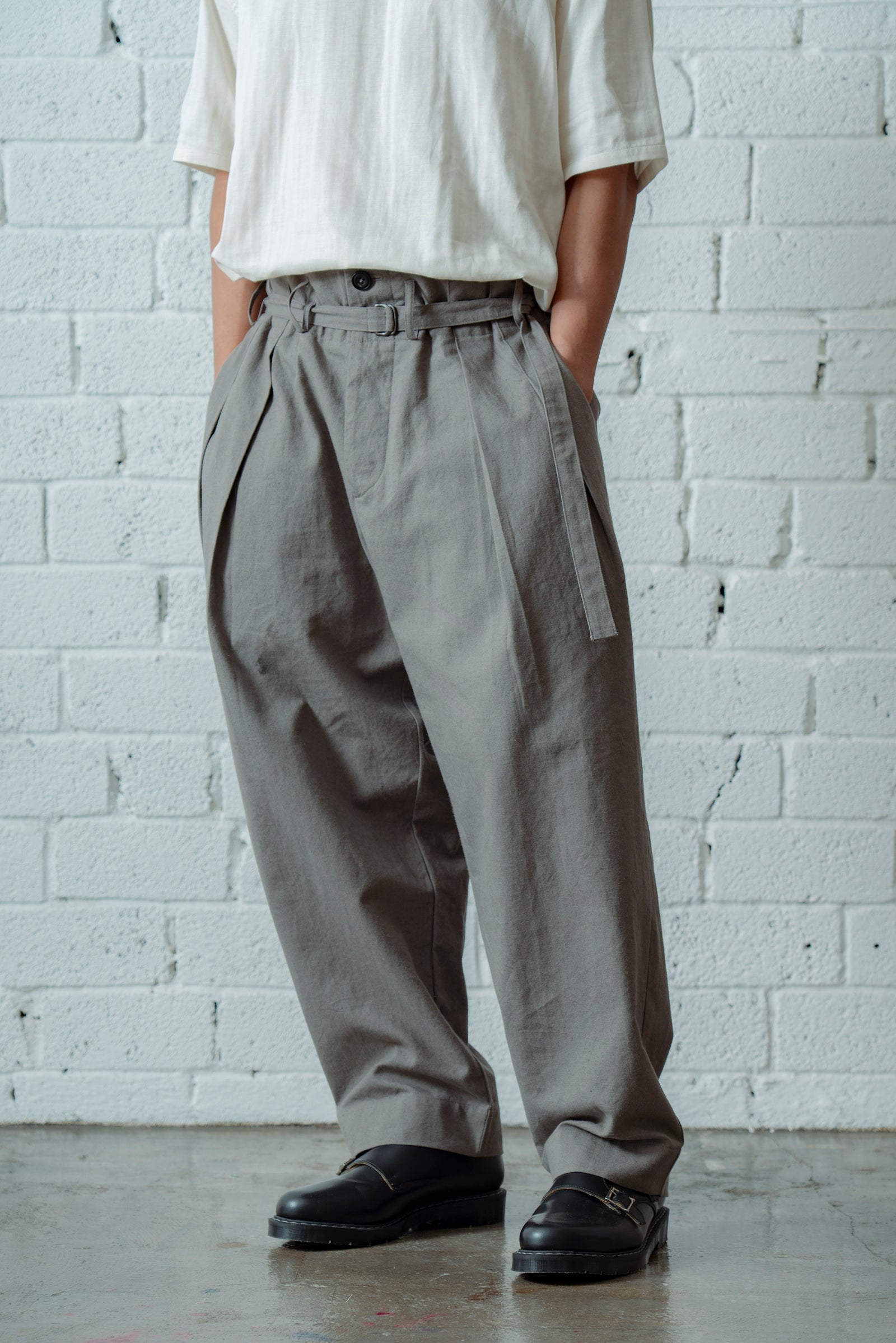 The Belted Hollywood Trousers - Greige