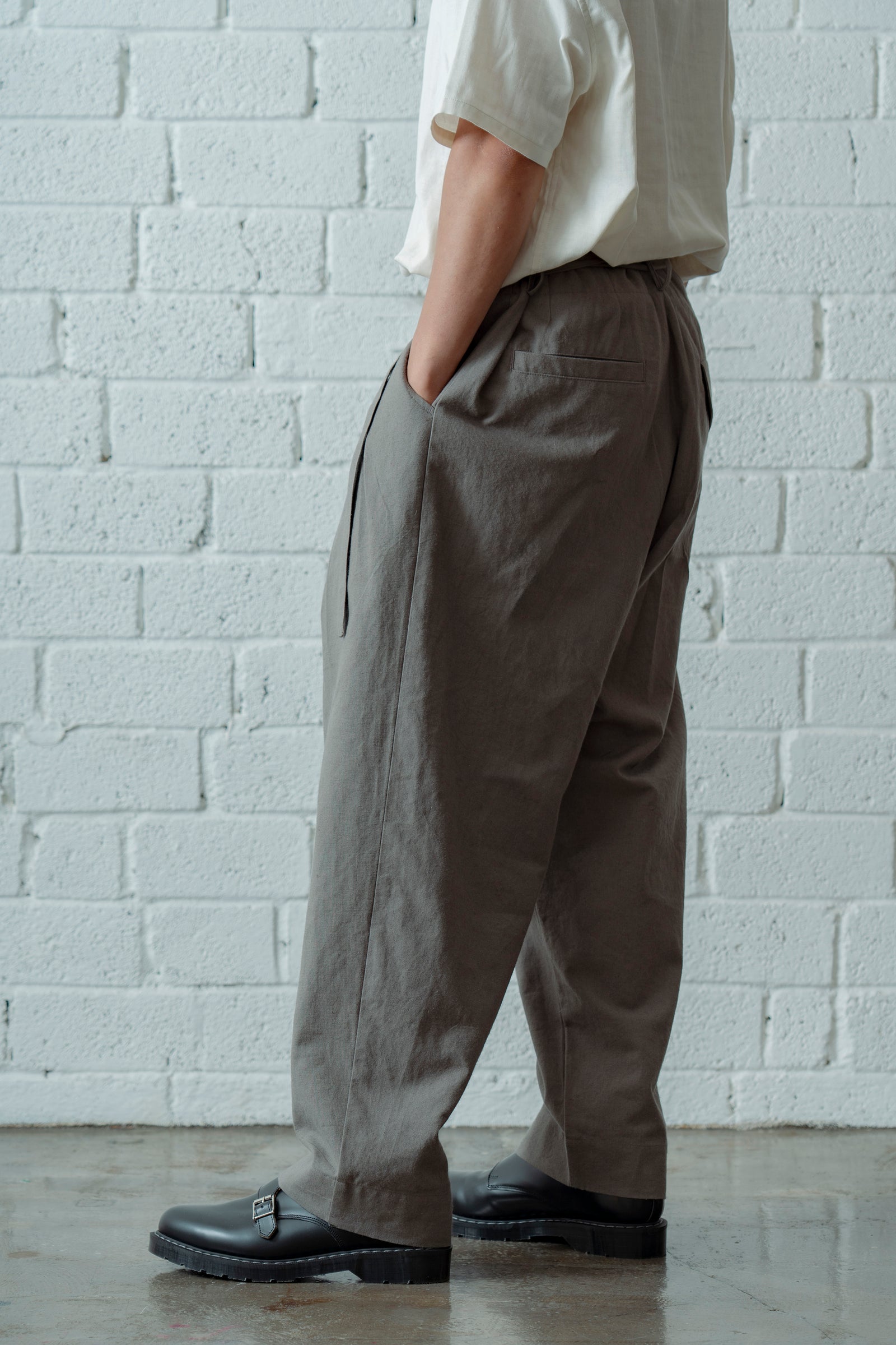 The Belted Hollywood Trousers - Greige