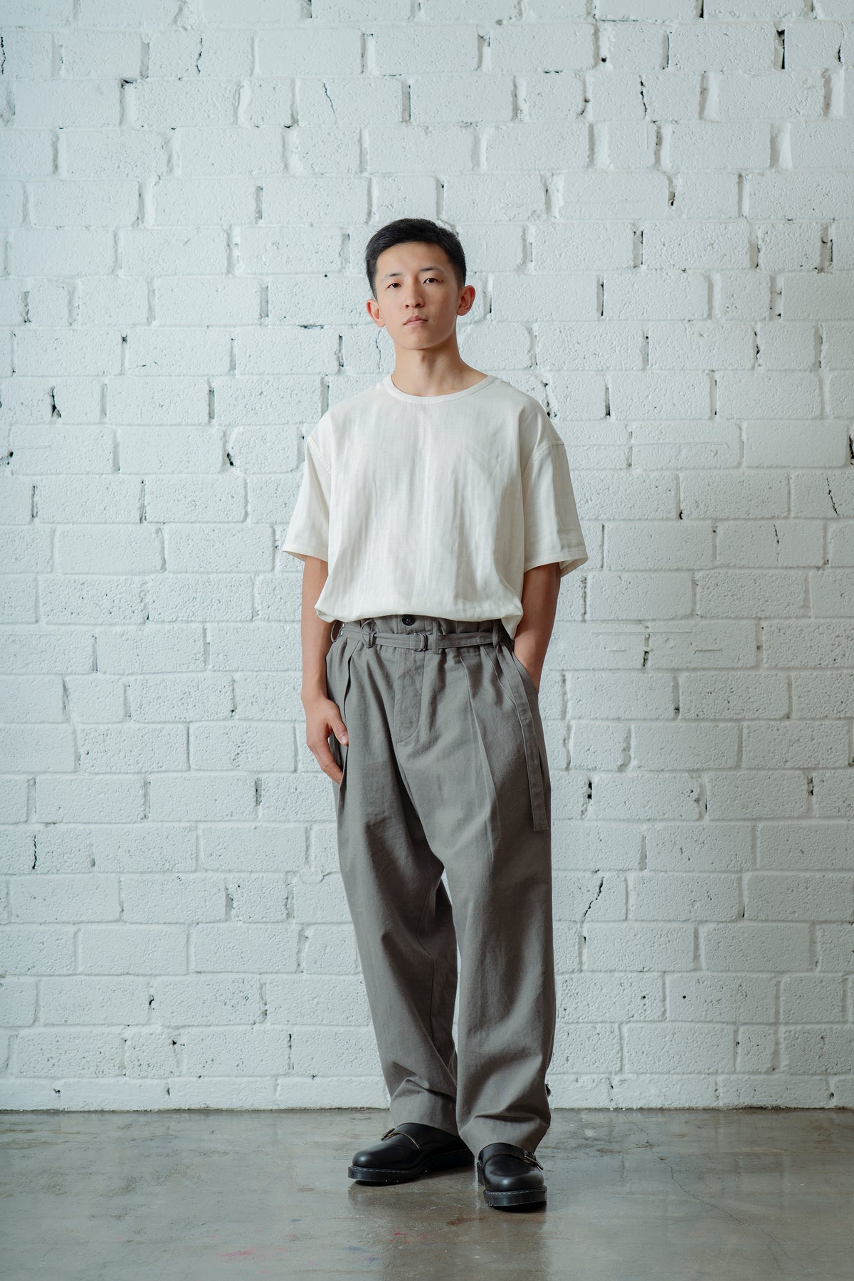The Belted Hollywood Trousers - Greige