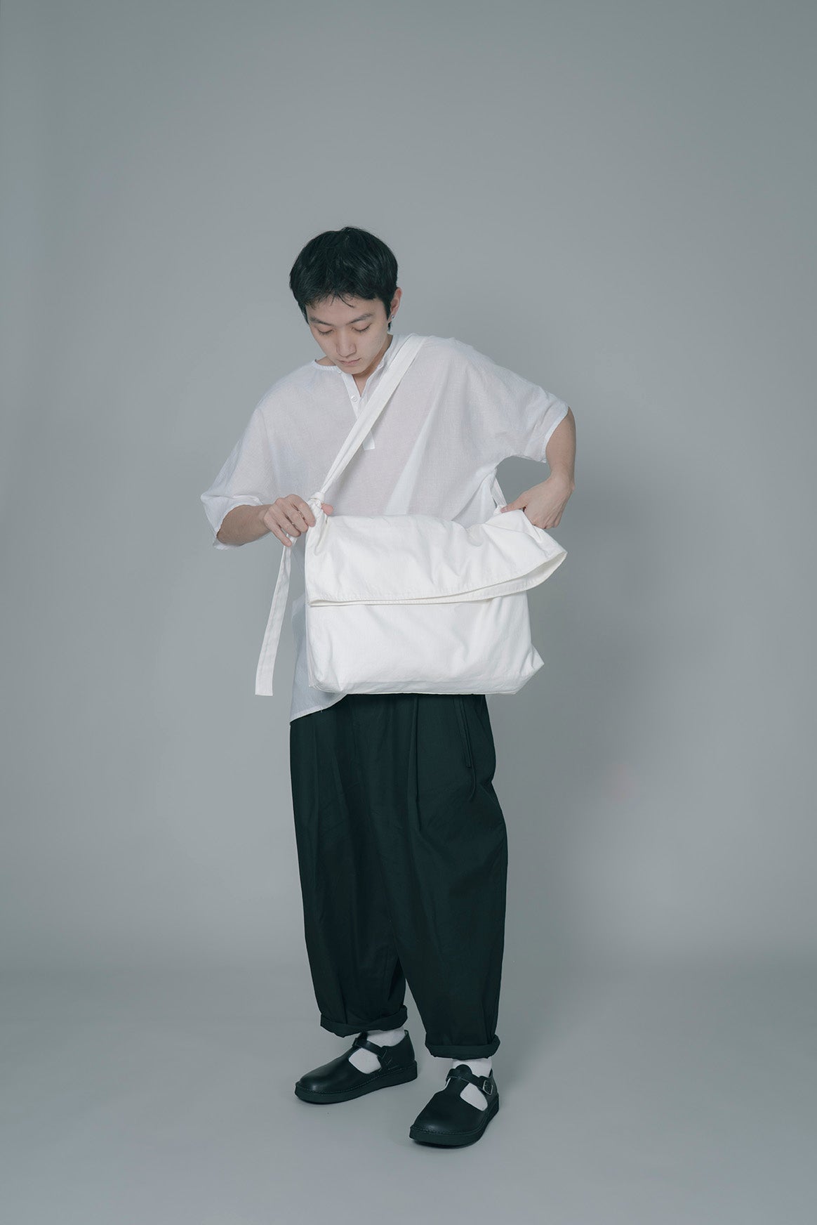 The Messenger - White