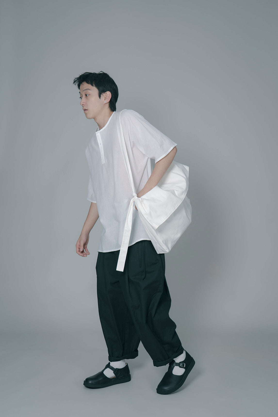 The Messenger - White