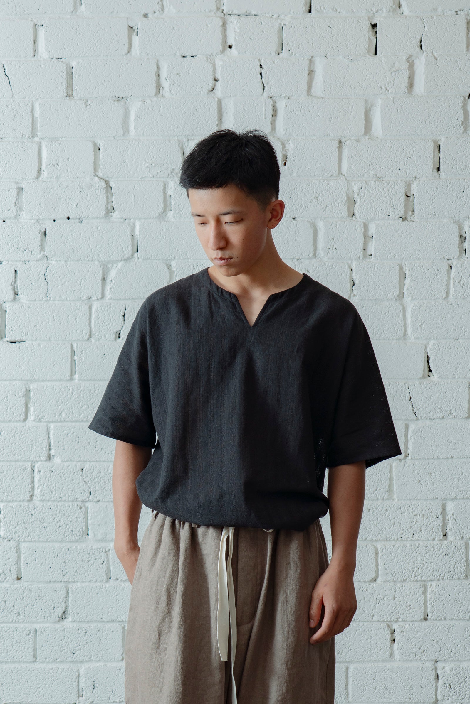 The Split Neck Top - Black