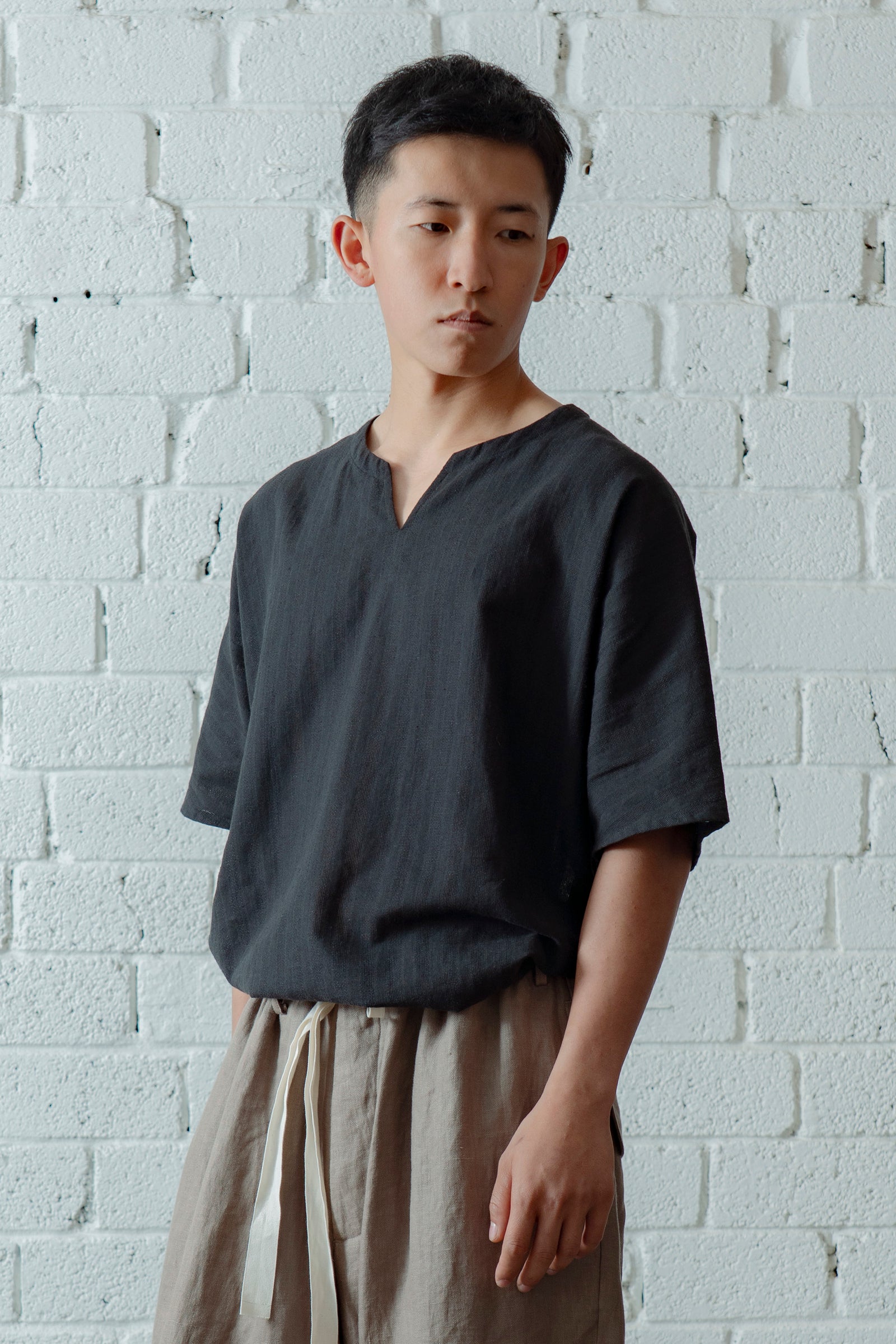 The Split Neck Top - Black