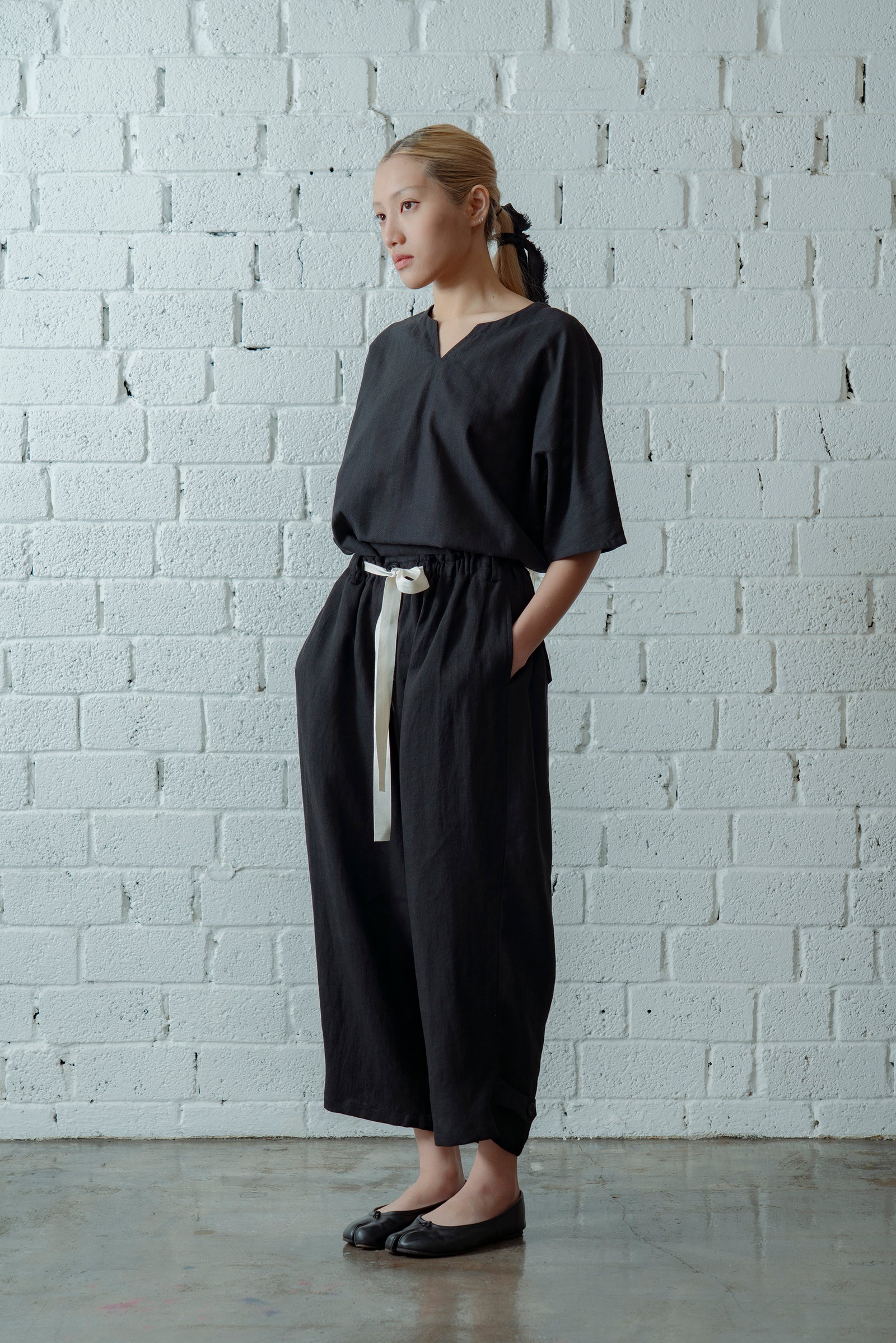 The Split Neck Top - Black