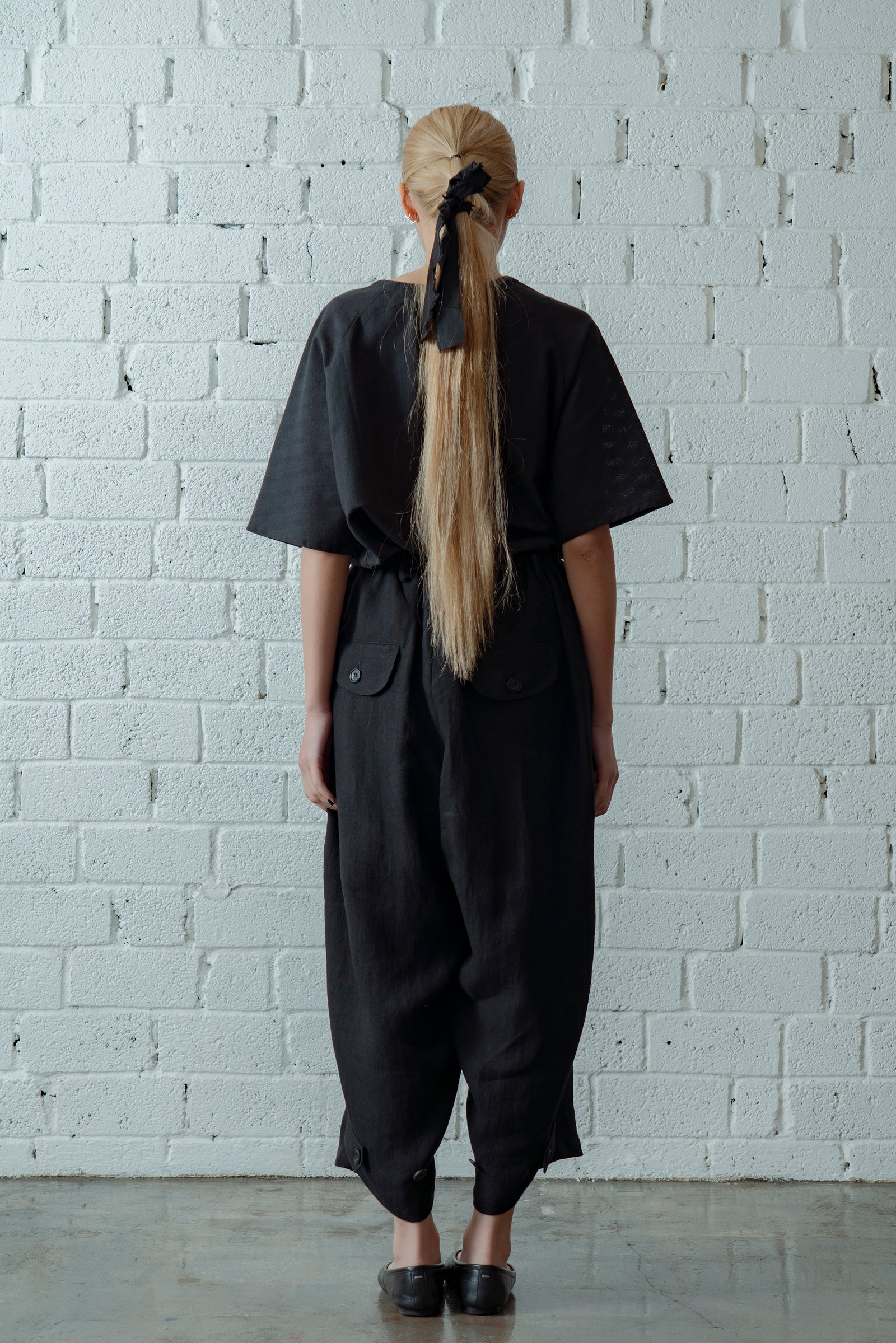 The Split Neck Top - Black