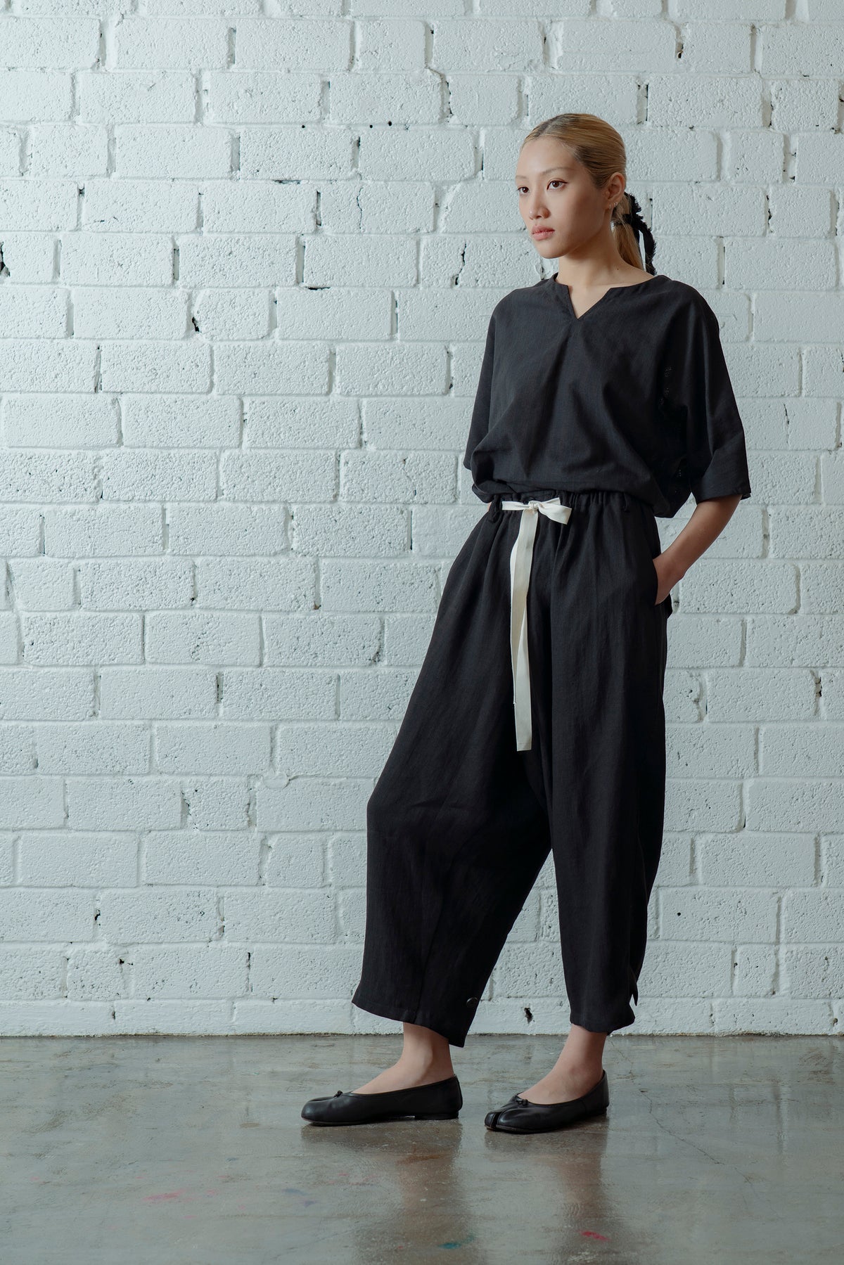 The Split Neck Top - Black