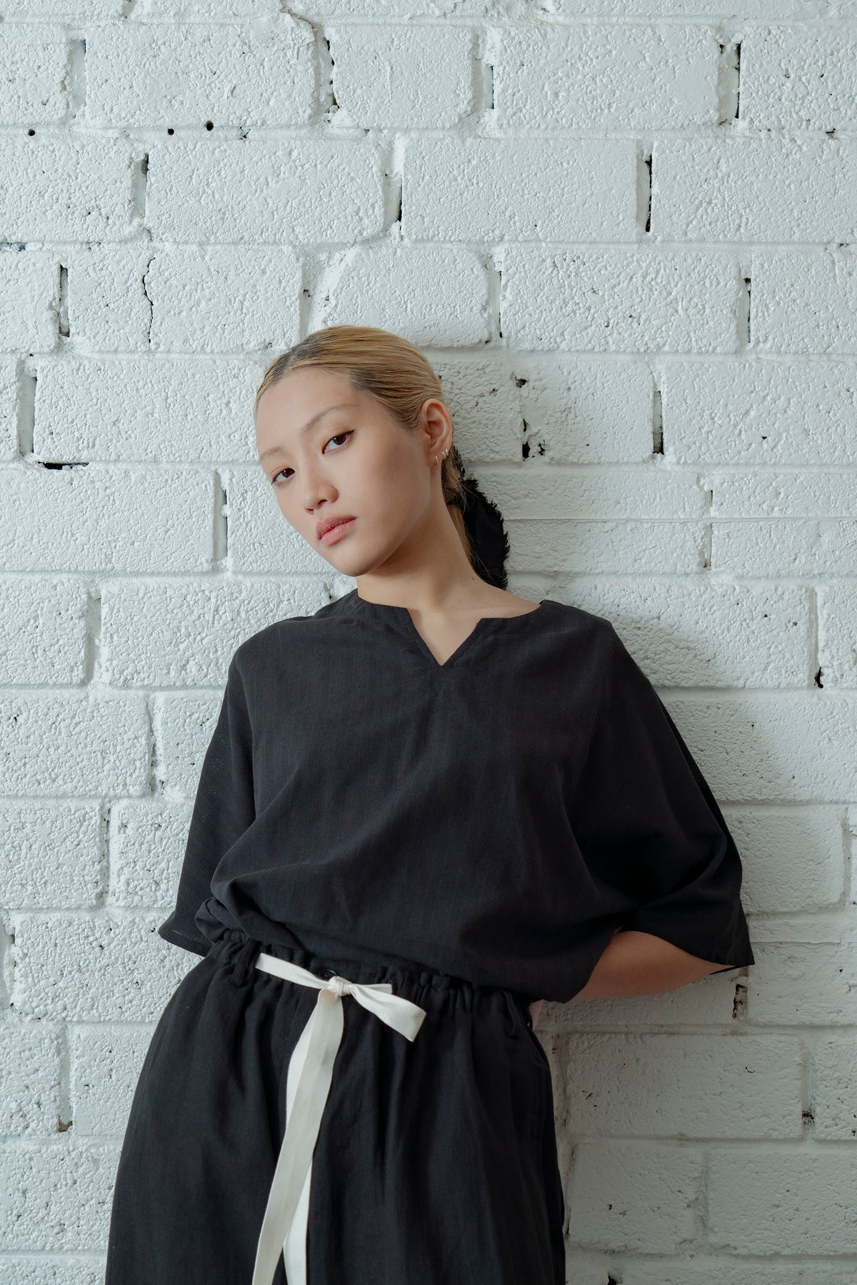 The Split Neck Top - Black