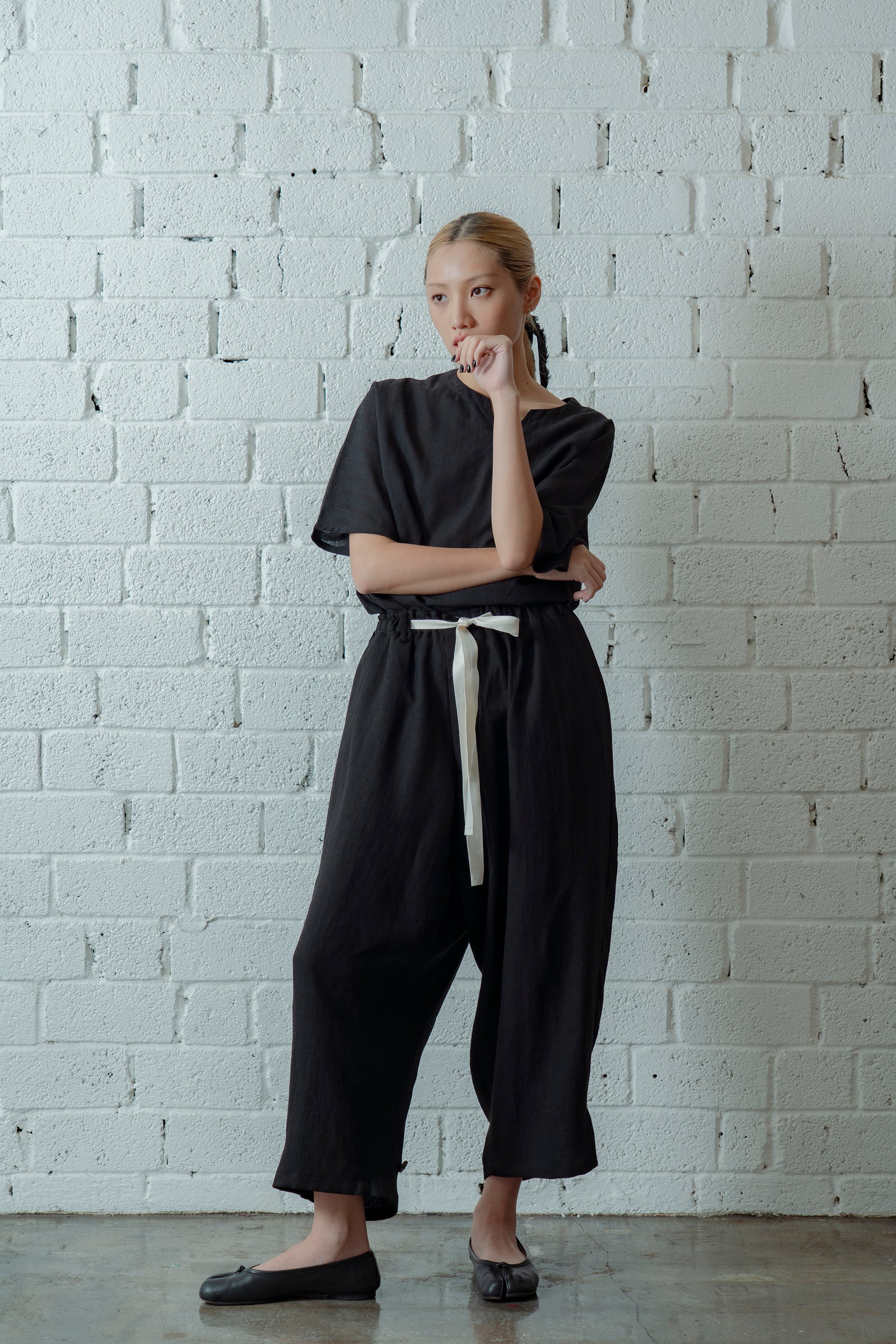The Split Neck Top - Black