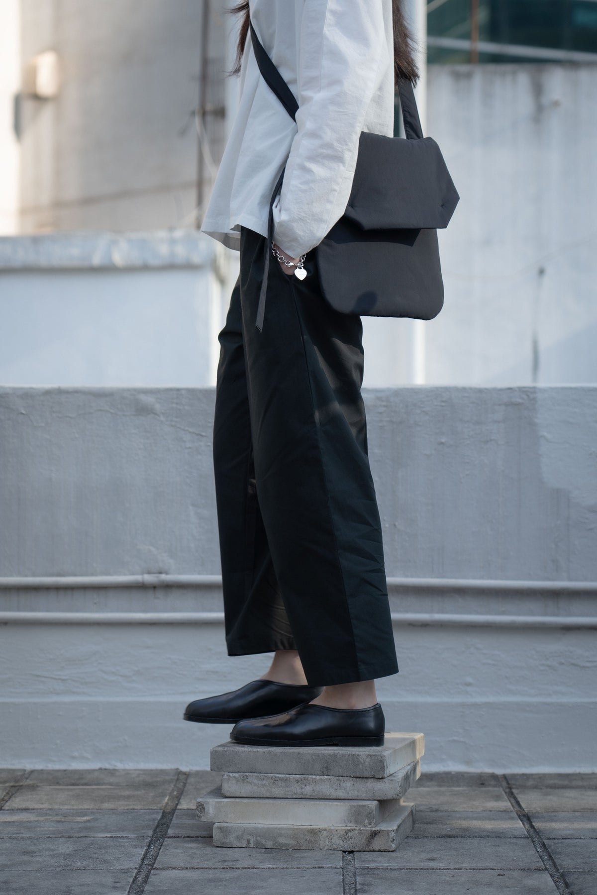 The Padded Pouch Bag- Black