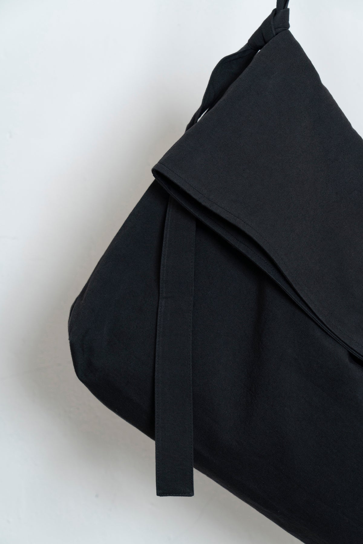 The Messenger Bag - Black
