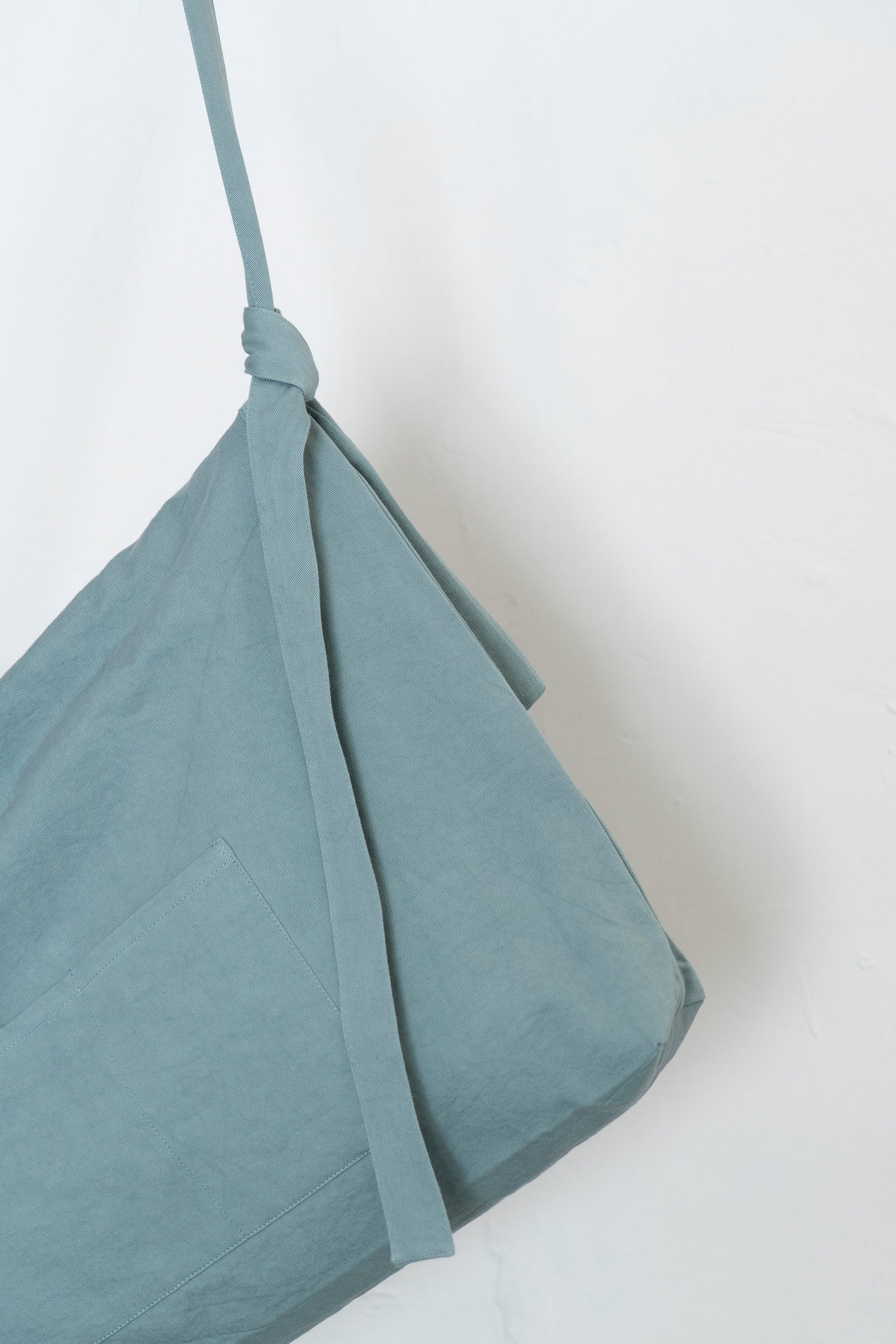 The Messenger Bag - Cloud Blue