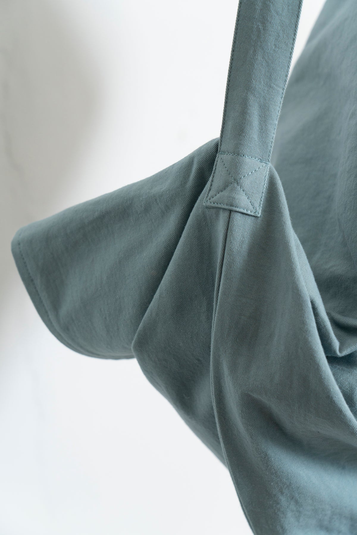 The Messenger Bag - Cloud Blue